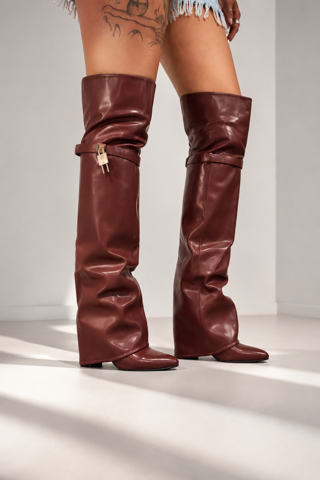 The Sienna Lock Knee-High Boots – Burgundy