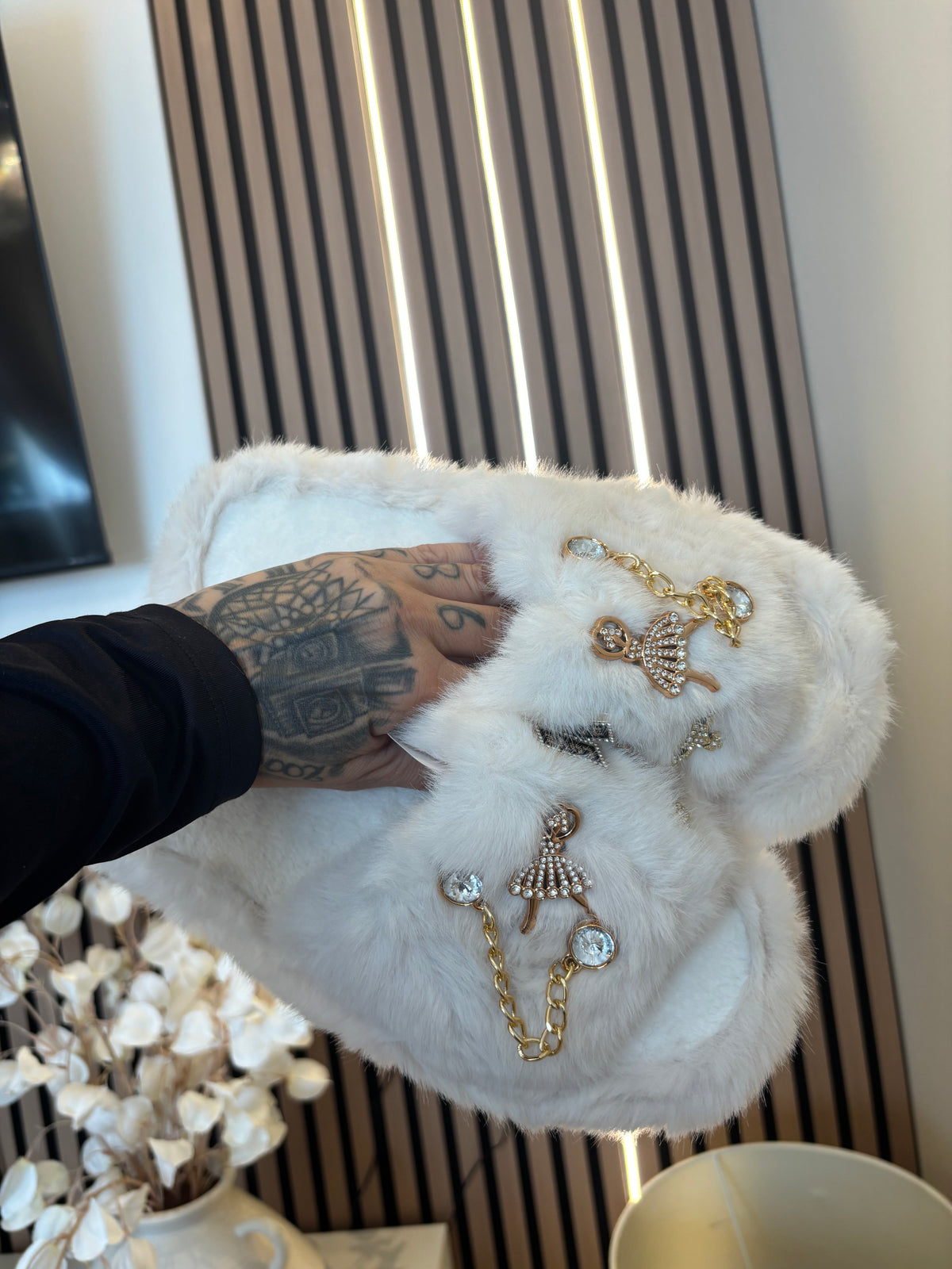The Bella Luxe Charm Fluffy Slippers ✨💎